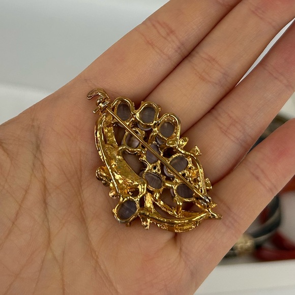 Vintage Purple Cat Eye Stone Gold Brooch - Picture 3 of 4